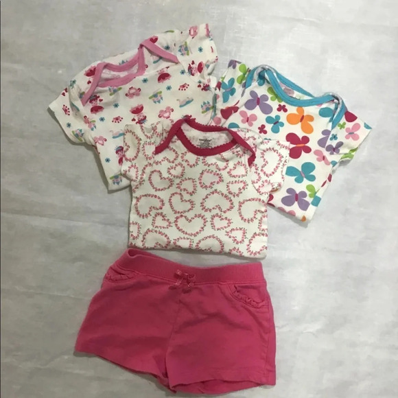 Onesies and a short 12 months - Picture 1 of 7